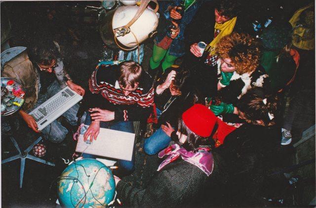 Vorführung des Videolabyrinth in Penny Lane´s Frisörsalon, 1988